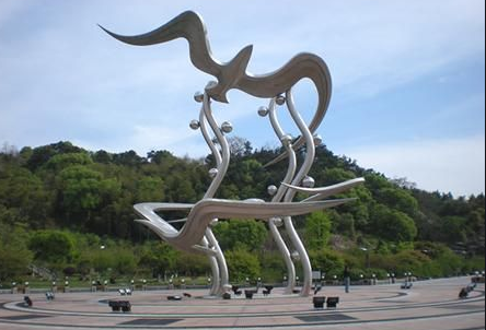 制作不銹鋼雕塑的流程有哪些？其加工的注意事項(xiàng)你了解嗎？